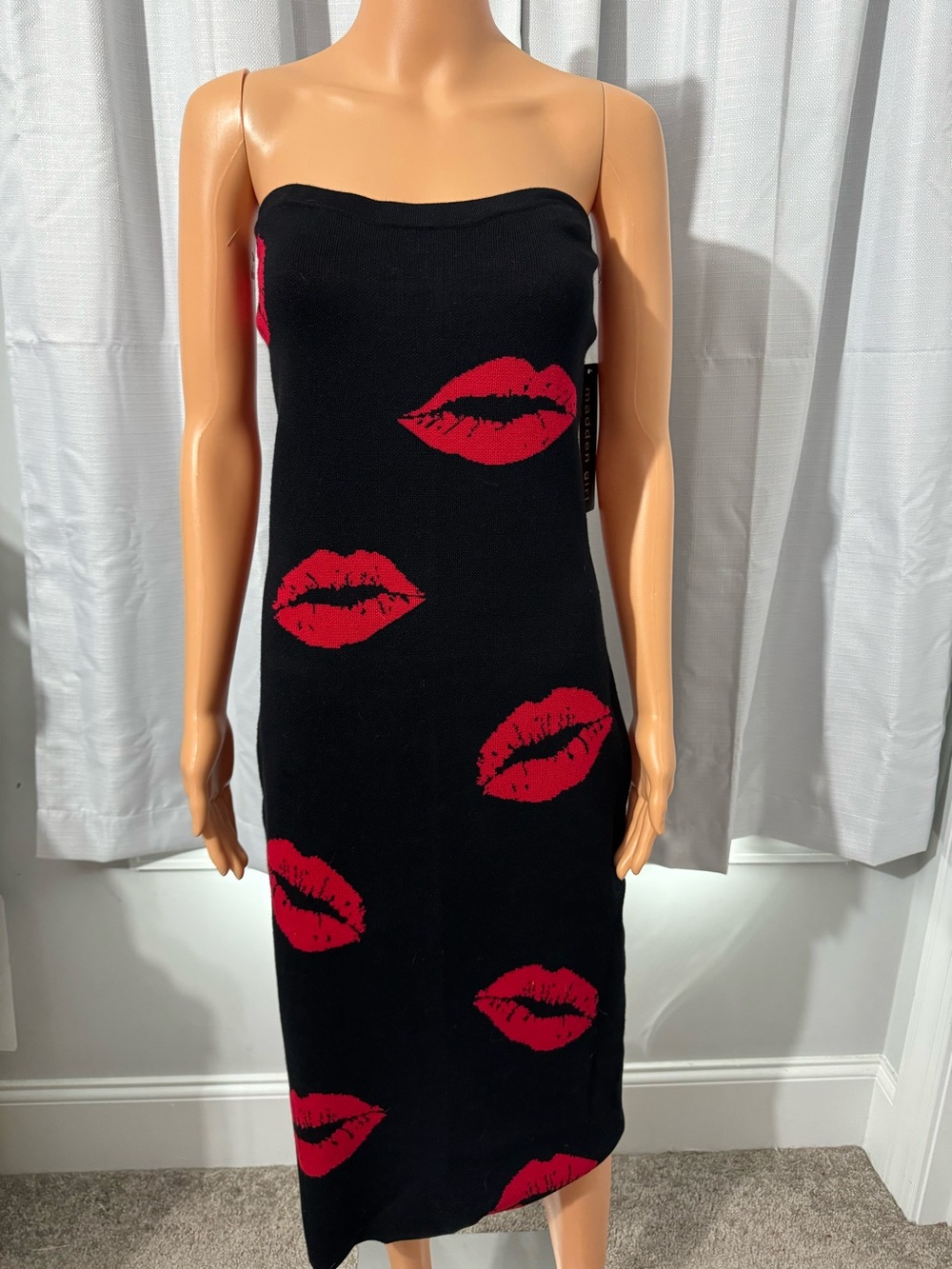 Cute Madden Girl size M black red lips strapless sweater midi dress new